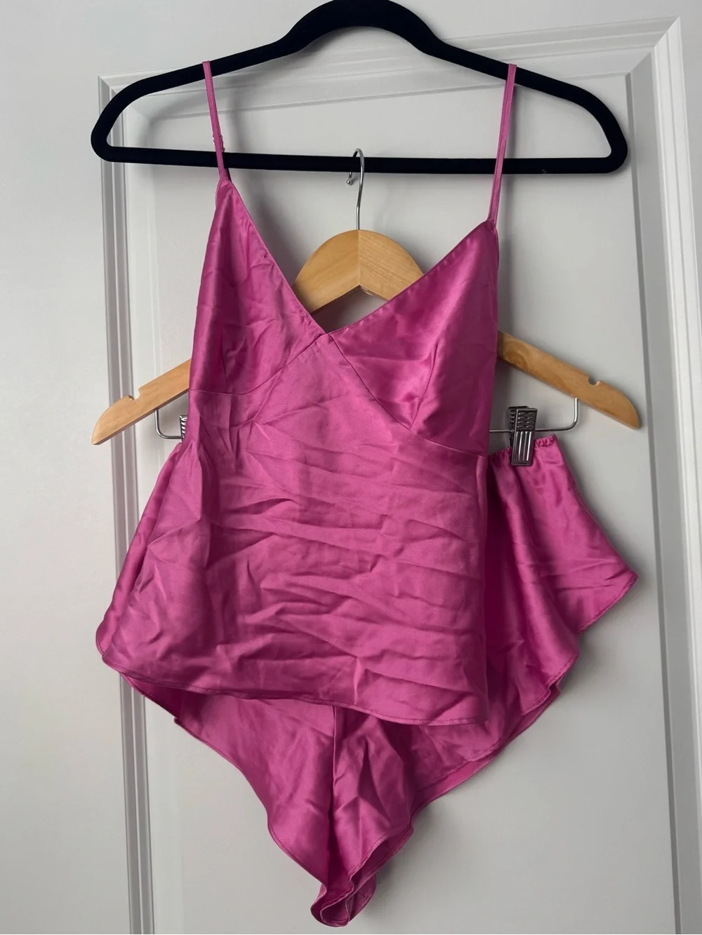 Victoria's Secret Satin Open-Back Cami & Shorts Set Hot Pink Peony sz Medium - Picture 5 of 10